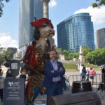 Paul Zarkin, presidente de CowParade México, participa con su trabajo “Cowpitan Jack”