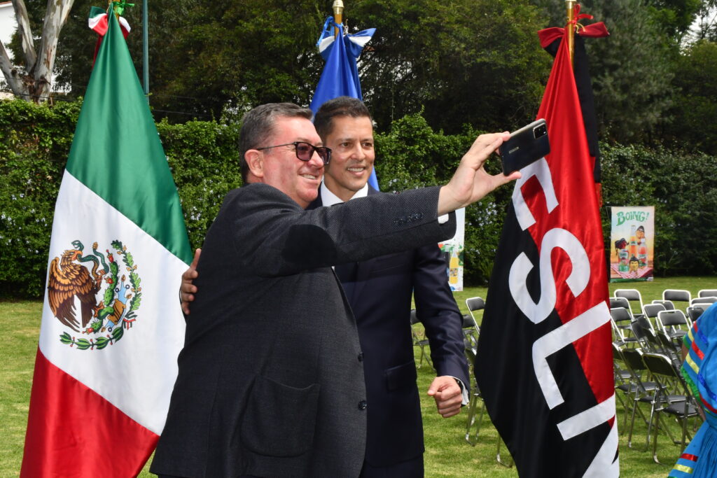 José Vladimir Crespo Fernández, Embajador de Bolivia; y Juan Carlos Gutiérrez Madrigal, Embajador de Nicaragua