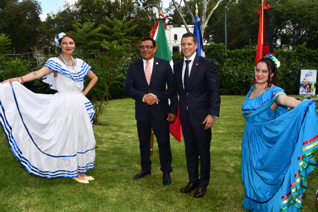 Oscar Arnold, Embajador de Belice; y Juan Carlos Gutiérrez Madrigal, Embajador de Nicaragua