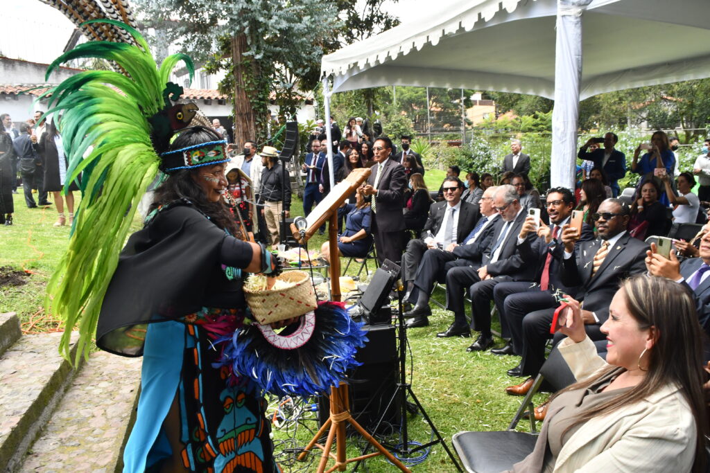 Danzantes y chamanes teotihuacanos hicieron rituales de purificación a los asistentes