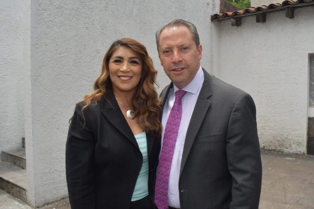 Silvia Santiago y Julián Arroyo Corvera, Presidente de la AMAV CDMX