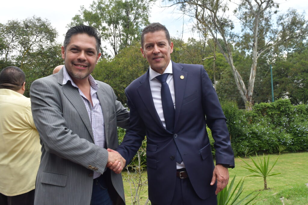 Oliver Romo Miranda y Juan Carlos Gutiérrez Madrigal, Embajador de Nicaragua