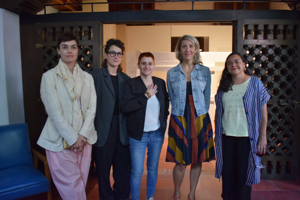 Las artistas Cecilia Ramírez Corzo, Serena Vottorini, Anna Duci (curadora), Alessia Rollo y Eunice Adorno